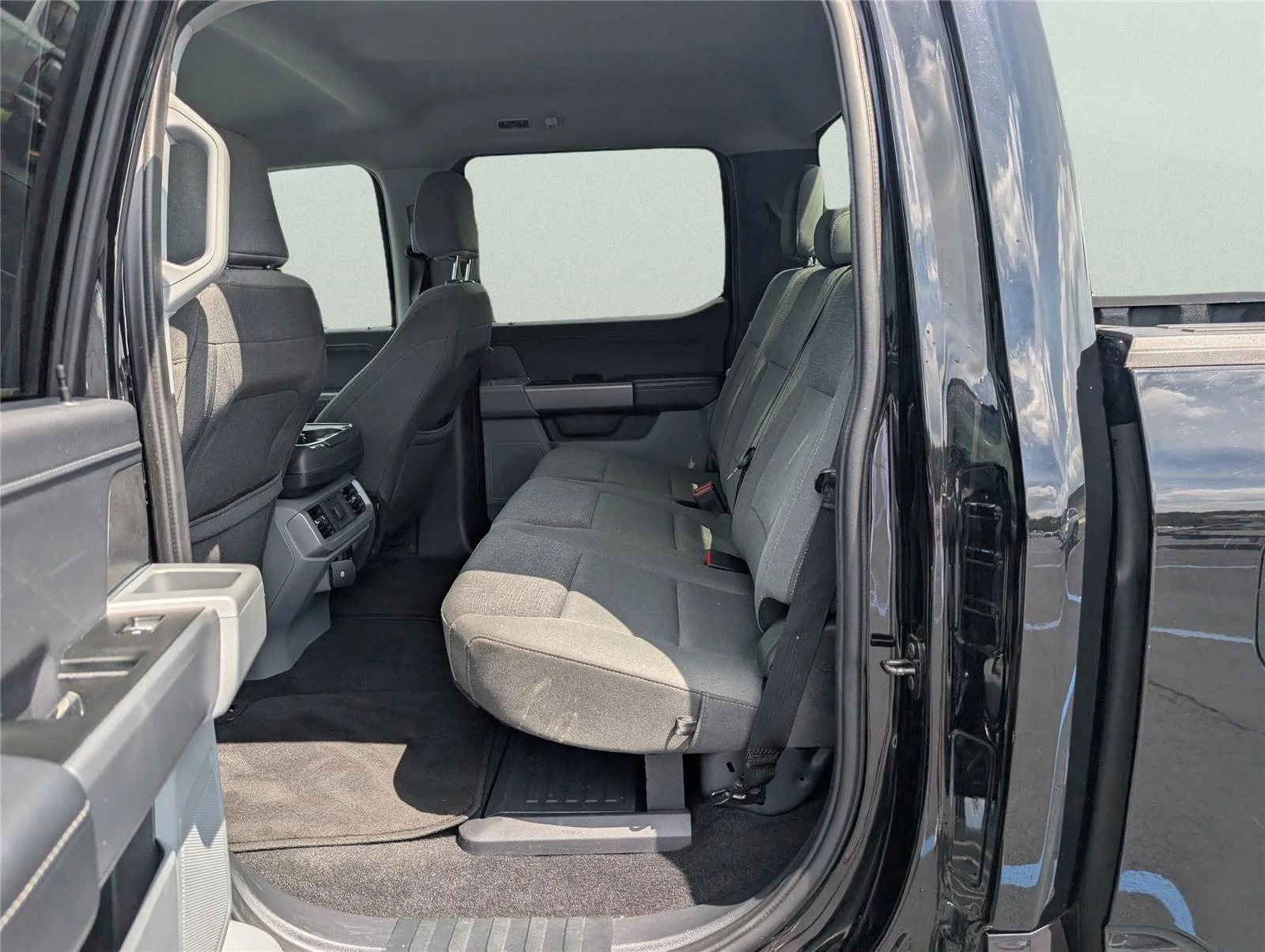 Used 2024 Agate Black Ford XLT image 25