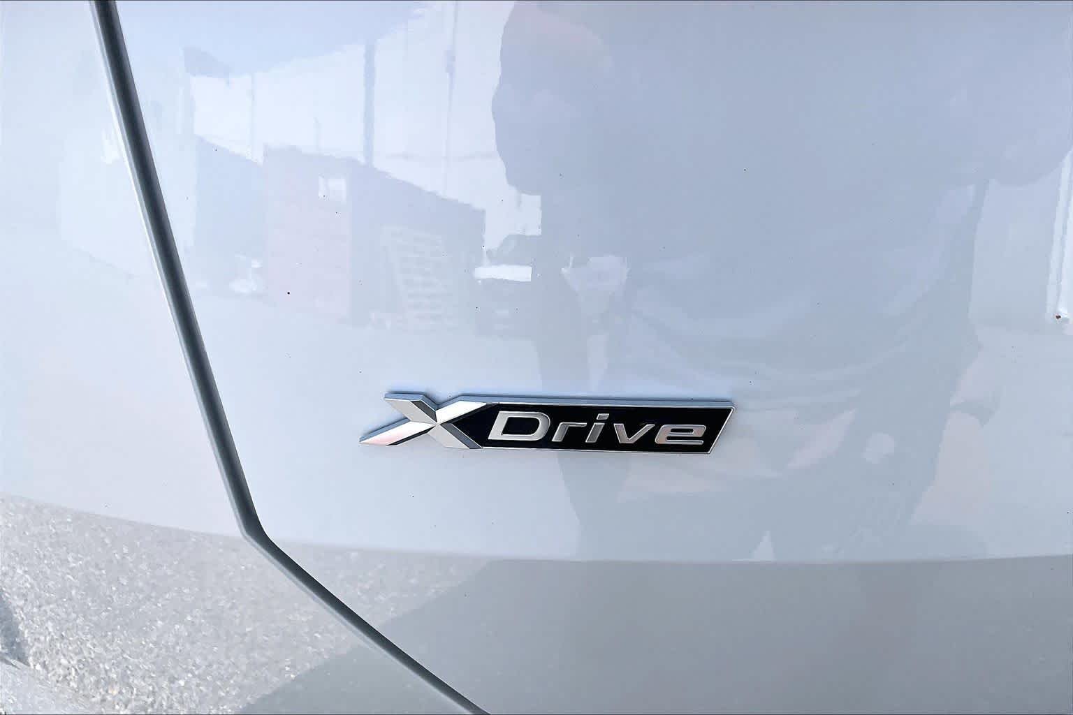Used 2025 Mineral White Metallic BMW 30 xDrive image 9