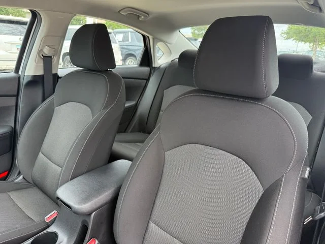 Used 2023 White Kia LXS image 10