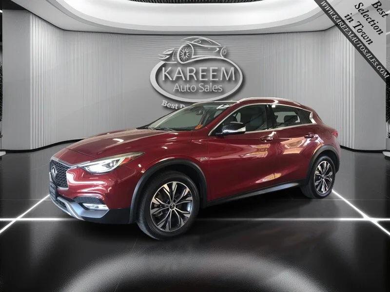 2017 INFINITI QX30 Premium AWD's photo
