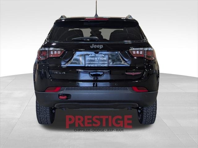 New 2026 Diamond Black Crystal Pearl-Coat Exterior Paint Jeep Trailhawk image 6