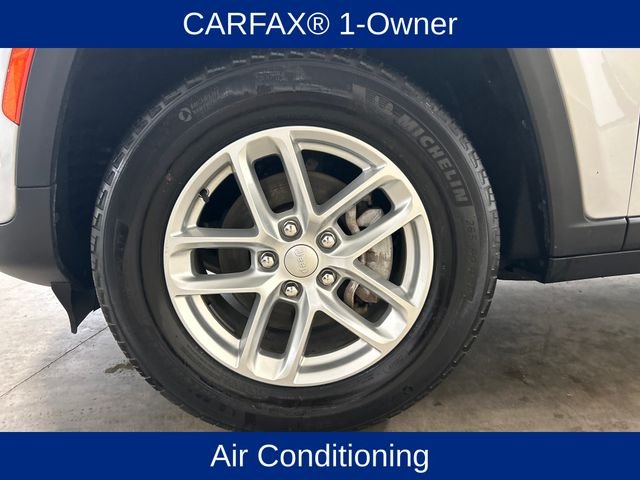 Used 2024 Silver Jeep Laredo X image 12
