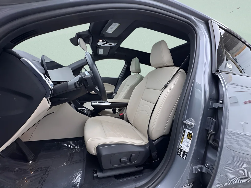 Used 2025 Gray Metallic BMW xDrive28i image 7
