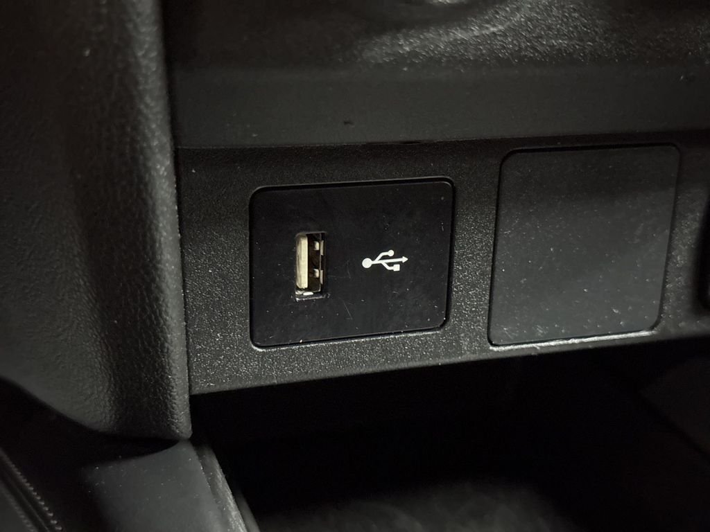 Used 2023  Mitsubishi  image 31