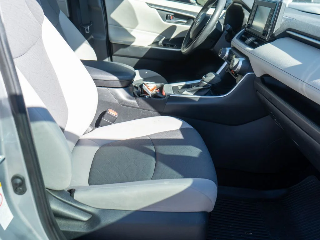 Used 2019 Silver Toyota XLE image 10