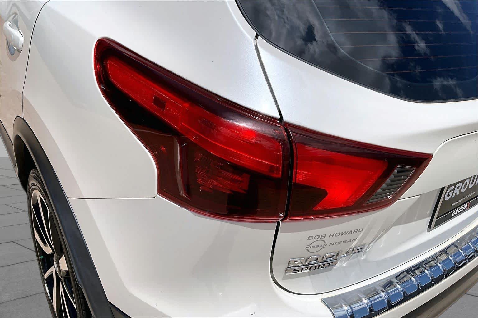 Used 2017 Pearl White Nissan SL image 27
