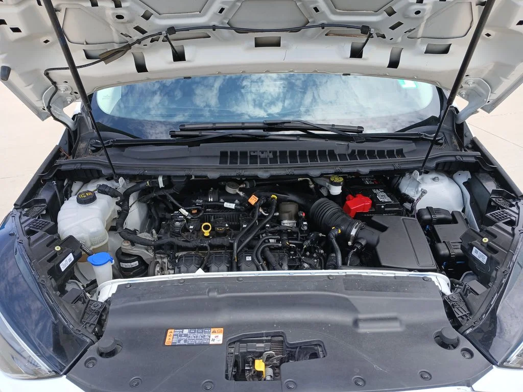 Used 2022 White Ford SEL image 31
