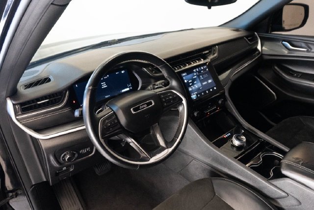 Used 2021 Black Jeep Altitude image 4