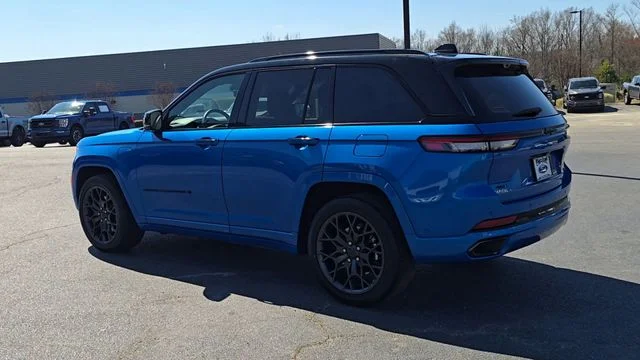 Used 2023 Blue Jeep Summit Reserve 4xe image 5