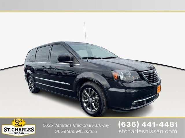 2016 Chrysler Town & Country S