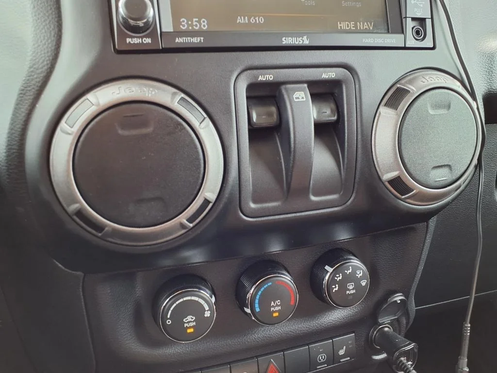 Used 2017 White Jeep Sport image 9