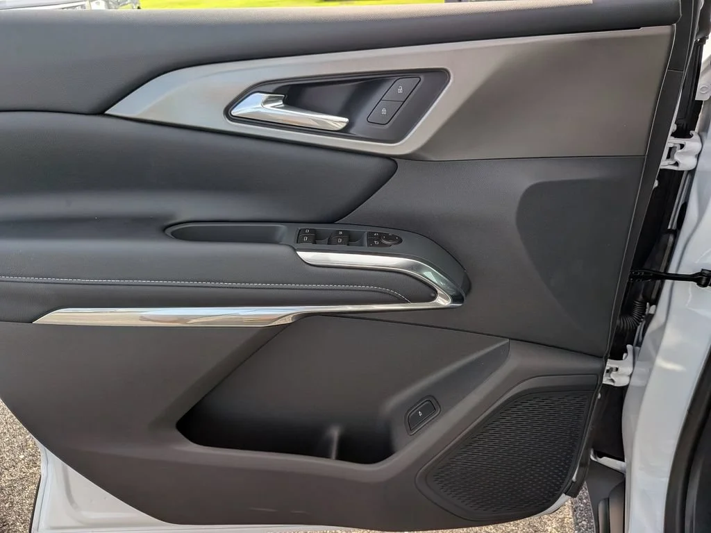 New 2026 Summit White Chevrolet LT image 34
