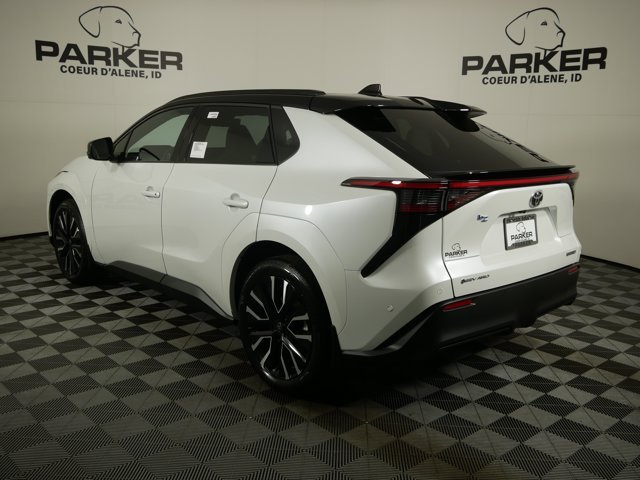 New 2027 Wind Chill Pearl with Midnight Black Metallic roof Toyota Limited image 7