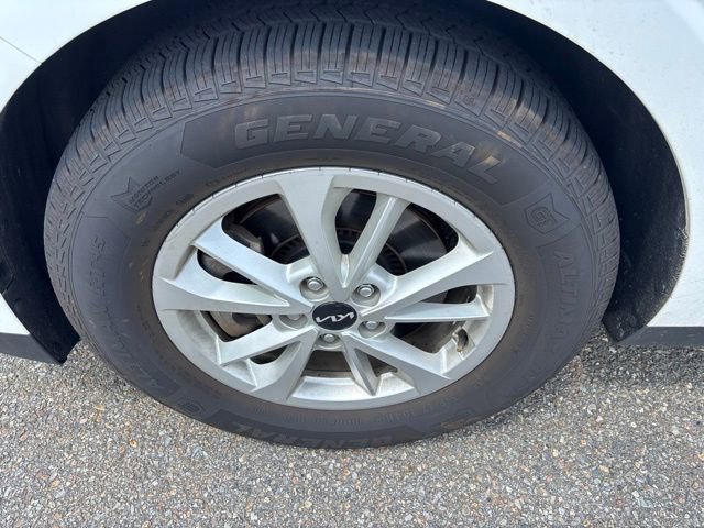 Used 2024 Snow White Pearl Kia LX image 11