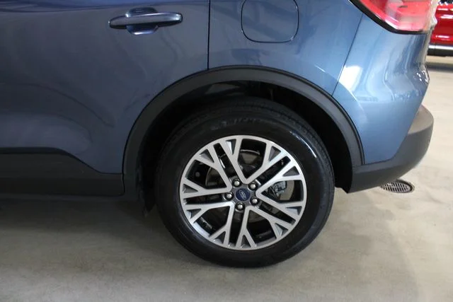 Used 2020 Blue Ford SEL image 30