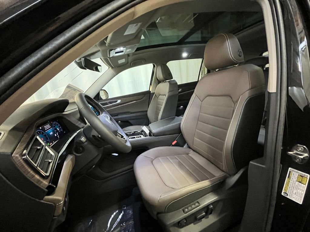 New 2026 Black Volkswagen 2.0T SEL image 10