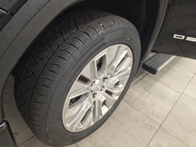 Used 2021 Onyx Black GMC Denali image 42