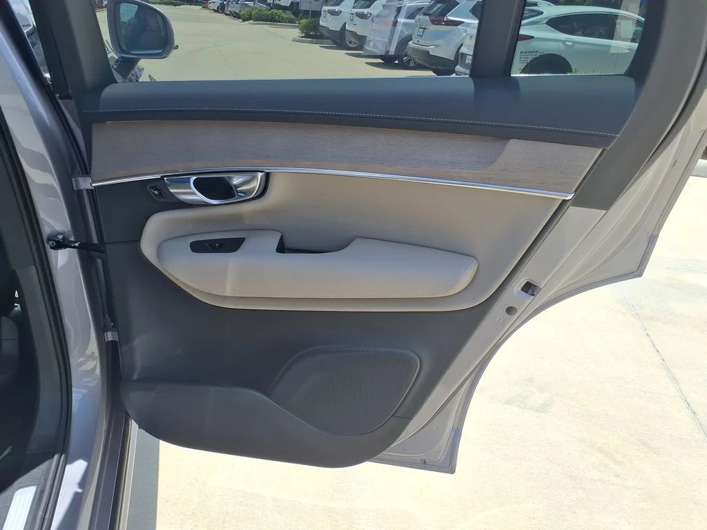 2026 Volvo XC90 Plus - Photo 19