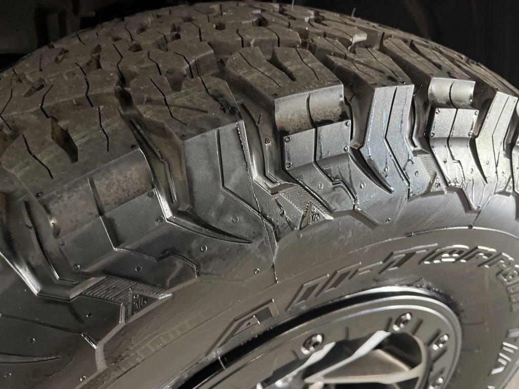 New 2026 Bright White Clear-Coat Exterior Paint Jeep Rubicon X image 17