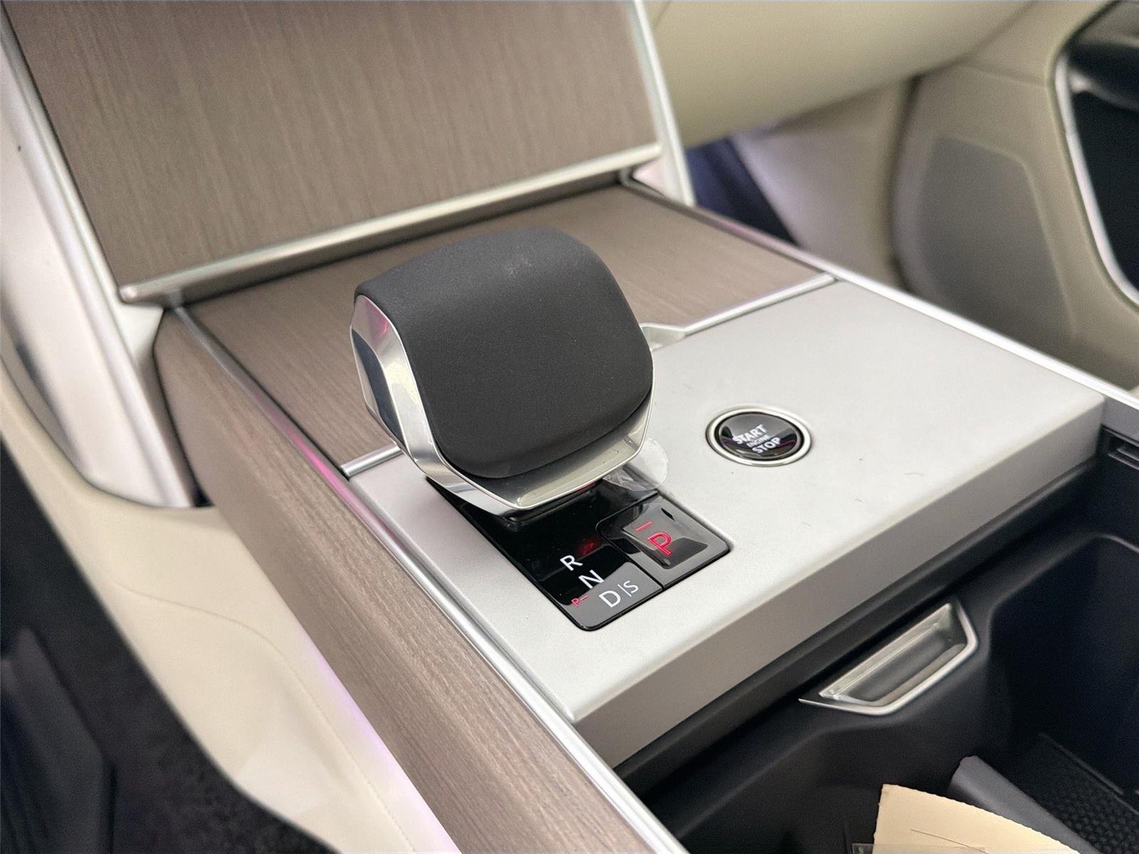 New 2026 Carpathian Grey LAND ROVER SE LWB 7-Seats / V8 image 16