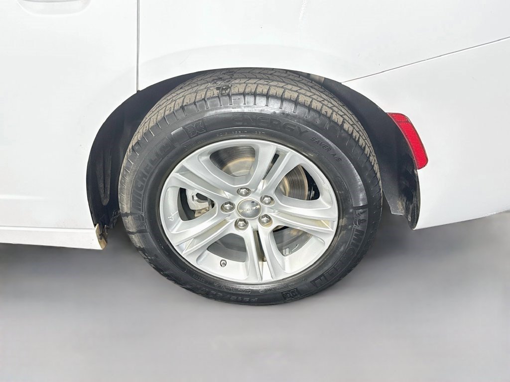 Used 2022 White Knuckle Clearcoat Dodge SXT image 31