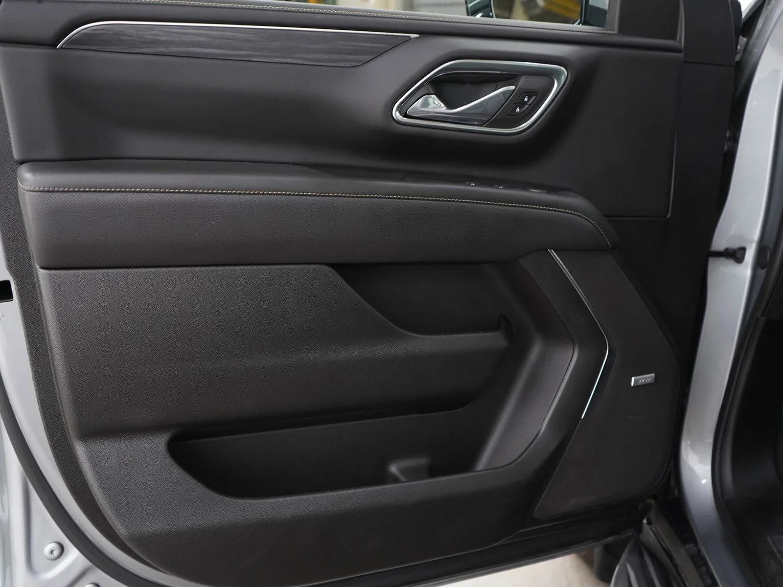 Used 2024 Silver GMC SLT image 20