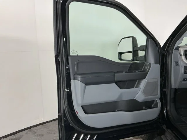 New 2026 Agate Black Ford XLT image 16