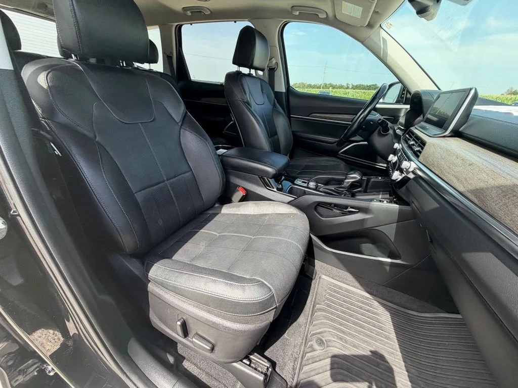 Used 2022 Black Kia EX image 31