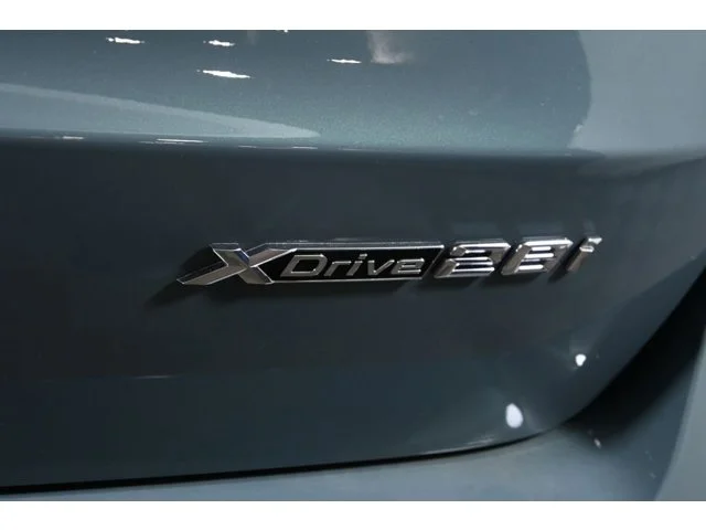 New 2026 Cape York Green Metallic BMW xDrive28i image 37