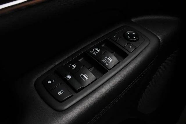 Used 2021 White Jeep Limited image 9