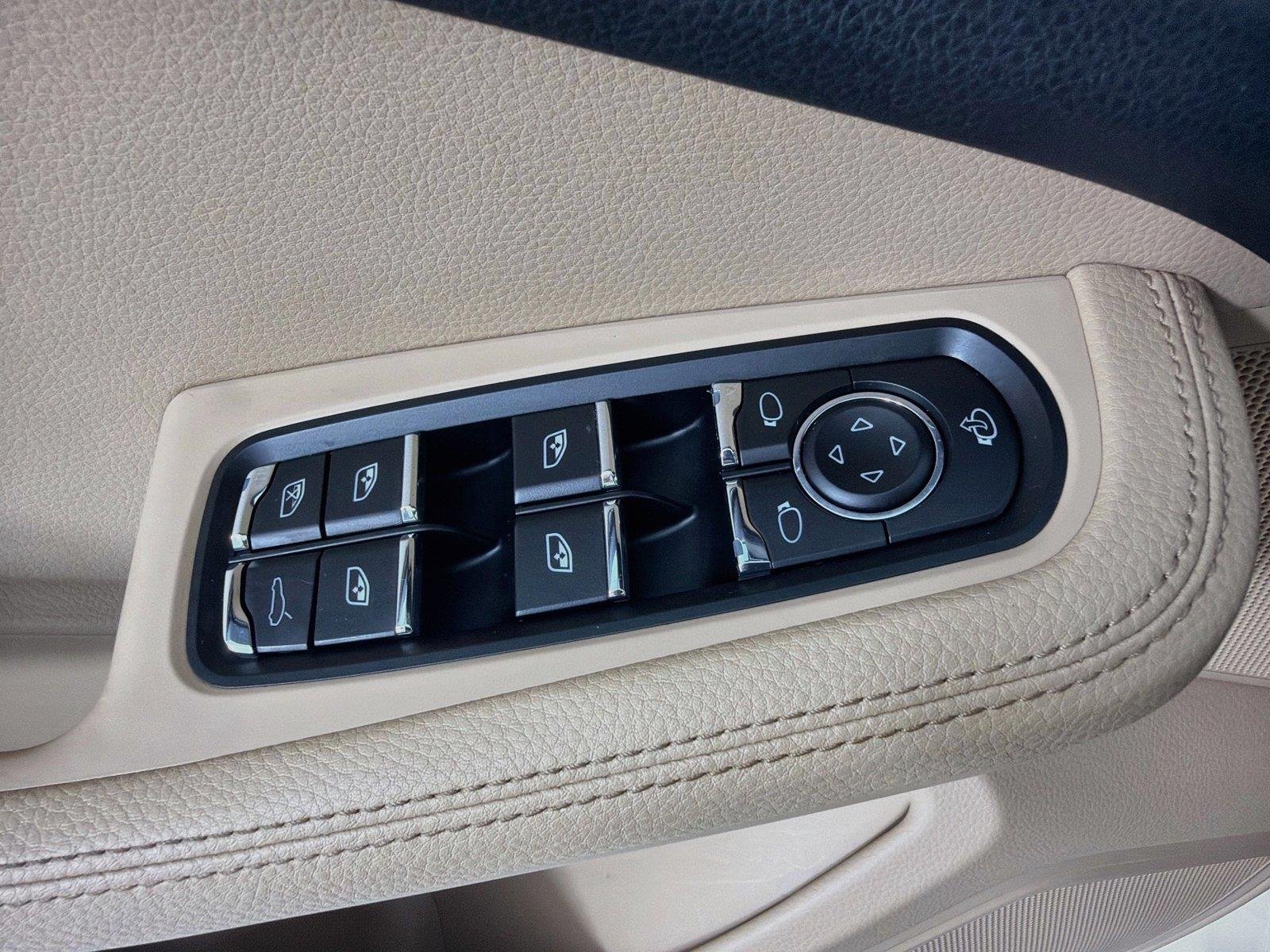 Used 2023 White Porsche  image 9