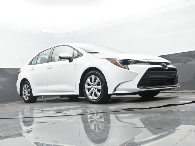 Used 2025 Ice Cap Toyota LE image 24