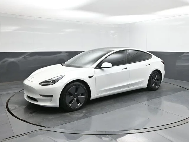 2021 Tesla Model 3 Standard Range Plus's photo
