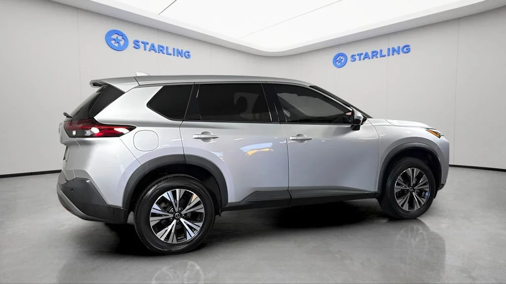Used 2021 Silver Nissan SV FWD image 10