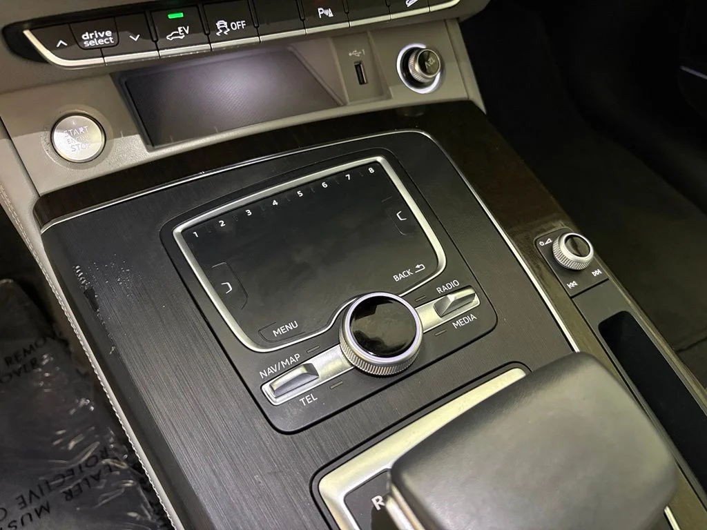 Used 2020 Black Audi 55 Premium image 28