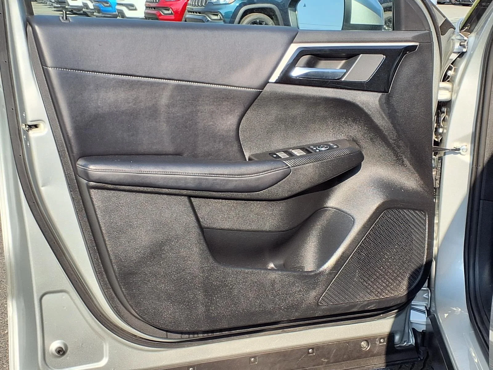 Used 2024  Mitsubishi SE image 29
