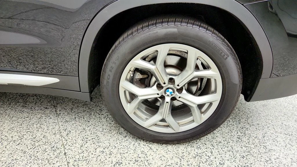 Used 2022 Black Sapphire Metallic BMW xDrive30i SAV w/ Premium Package 2 & Live Cockpit Pro image 9