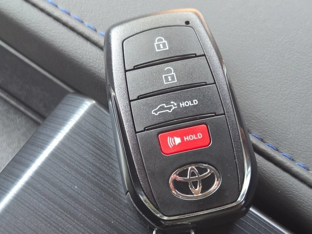 New 2026 Wind Chill Pearl Toyota Platinum image 42