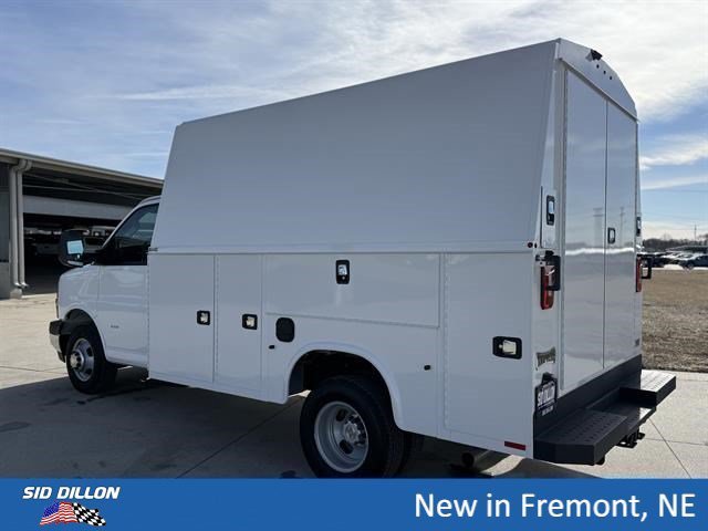 New 2025 Summit White Chevrolet 1WT image 19