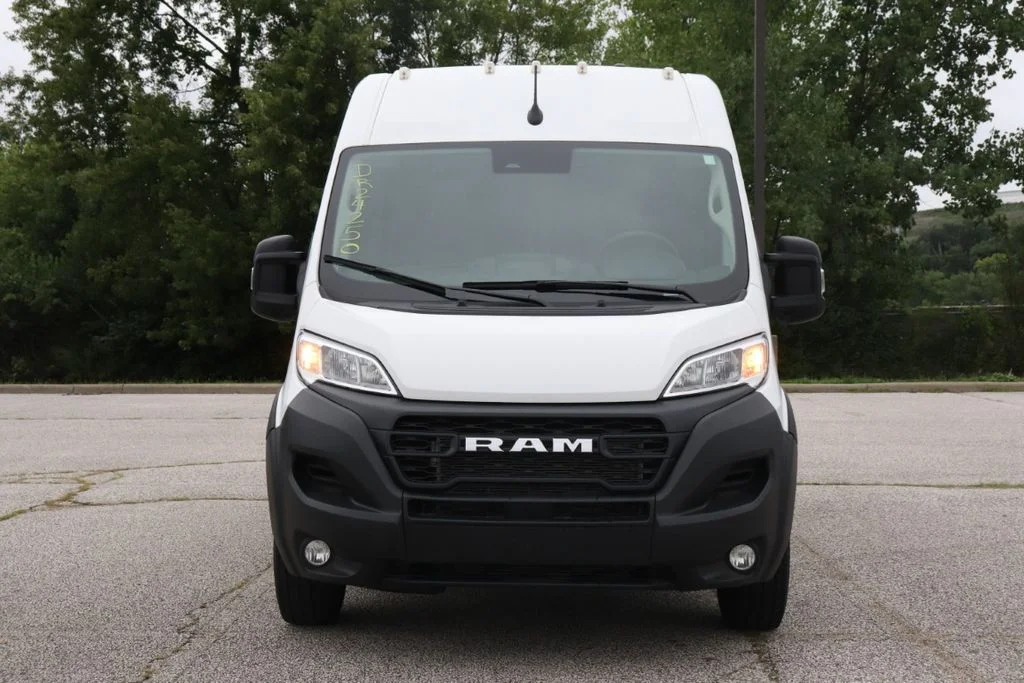 Used 2024 White Ram Base image 3
