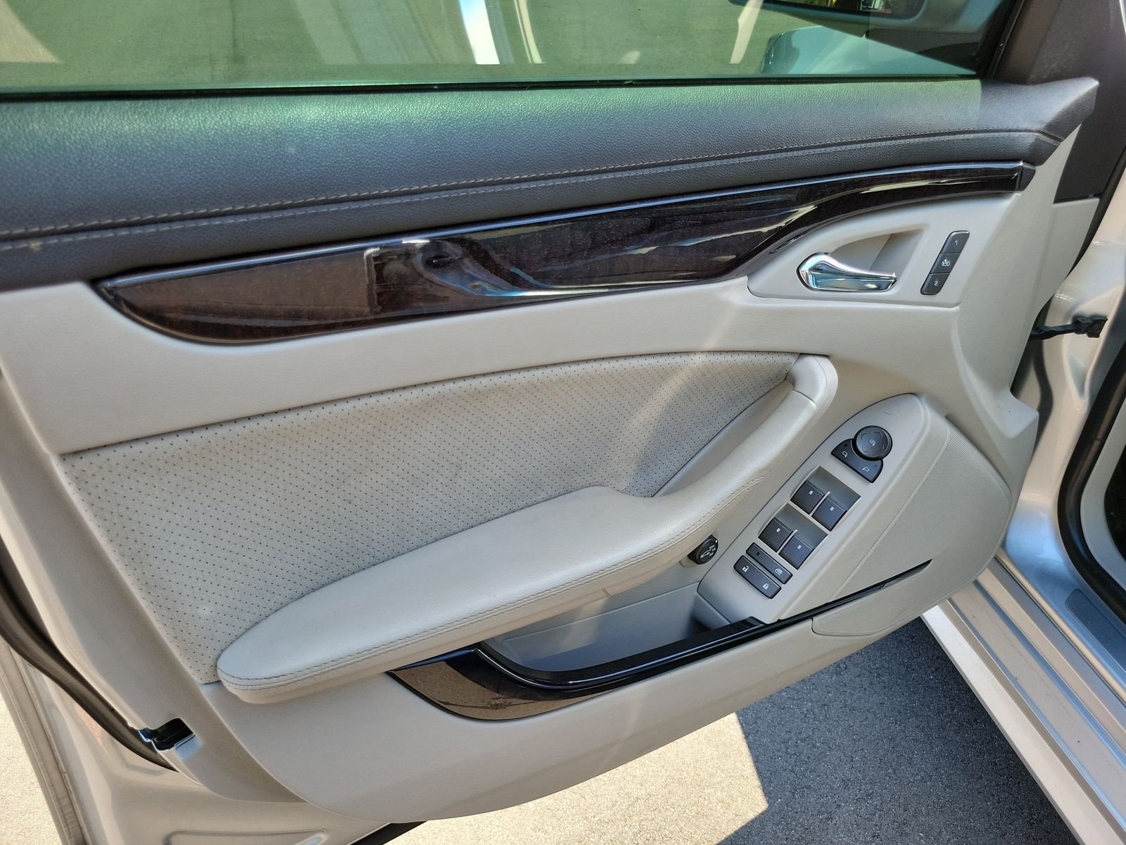 Used 2012 Silver Cadillac Base image 7
