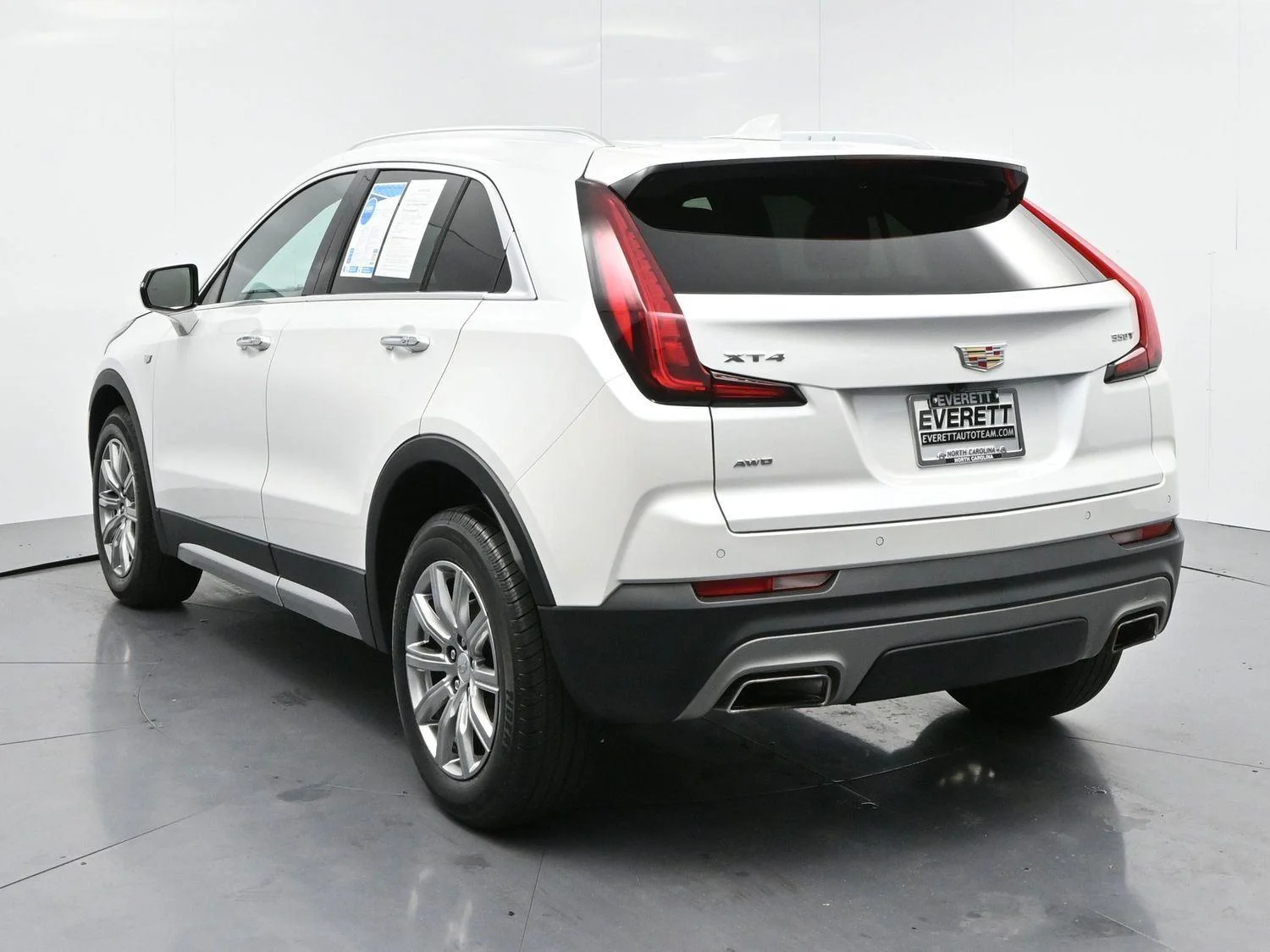 Used 2023 Crystal White Tricoat Cadillac Premium Luxury image 5