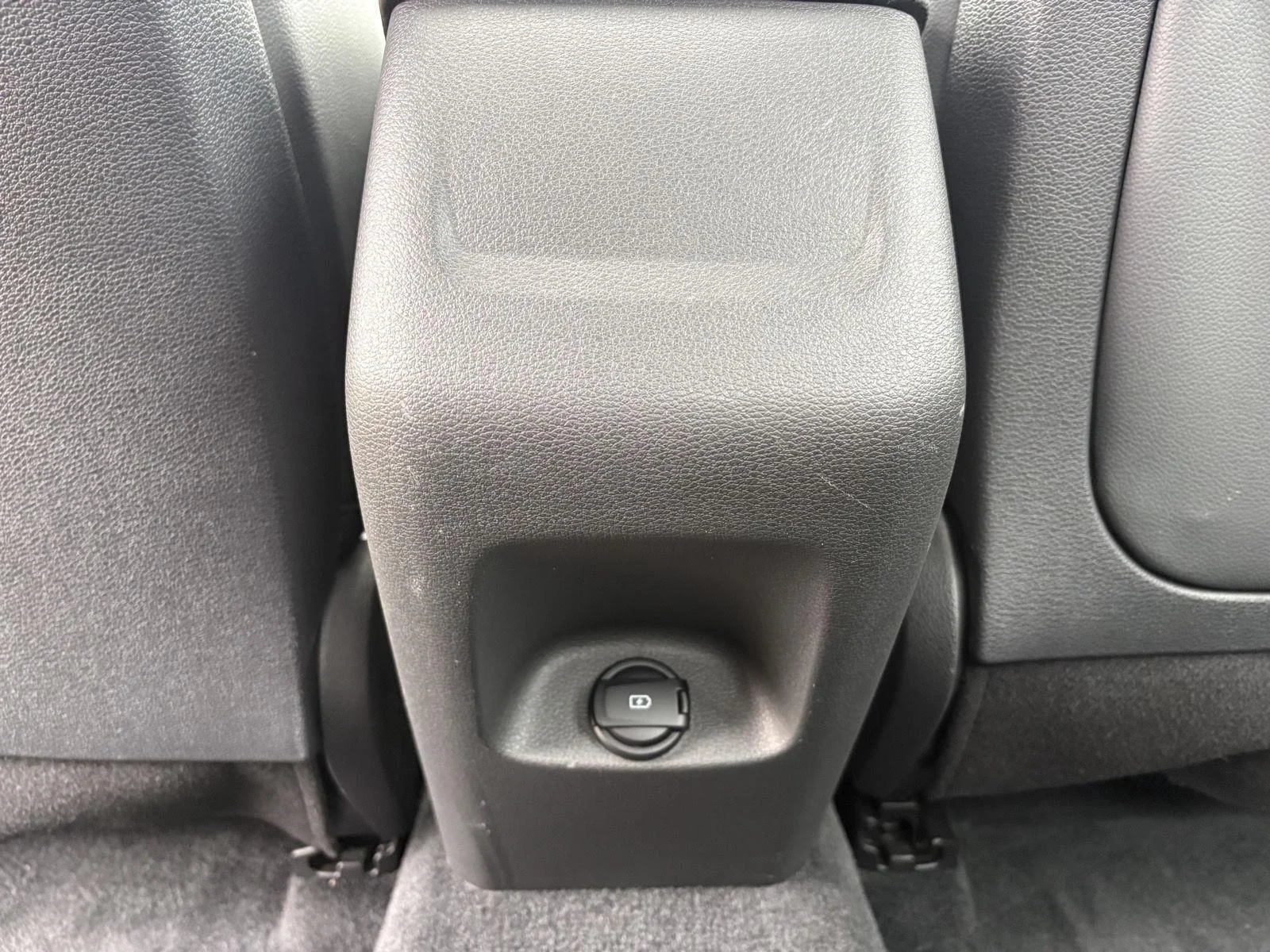 Used 2018 Phantom Black Hyundai Sport image 22