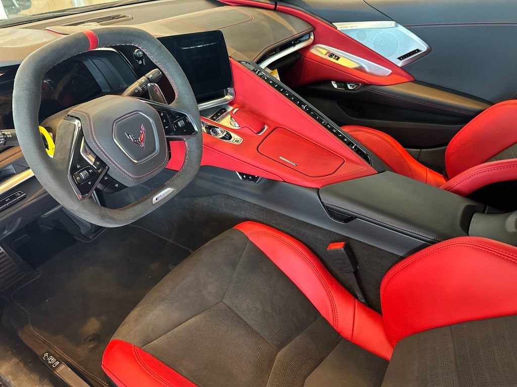 2025 Chevrolet Corvette 2LZ - Photo 9