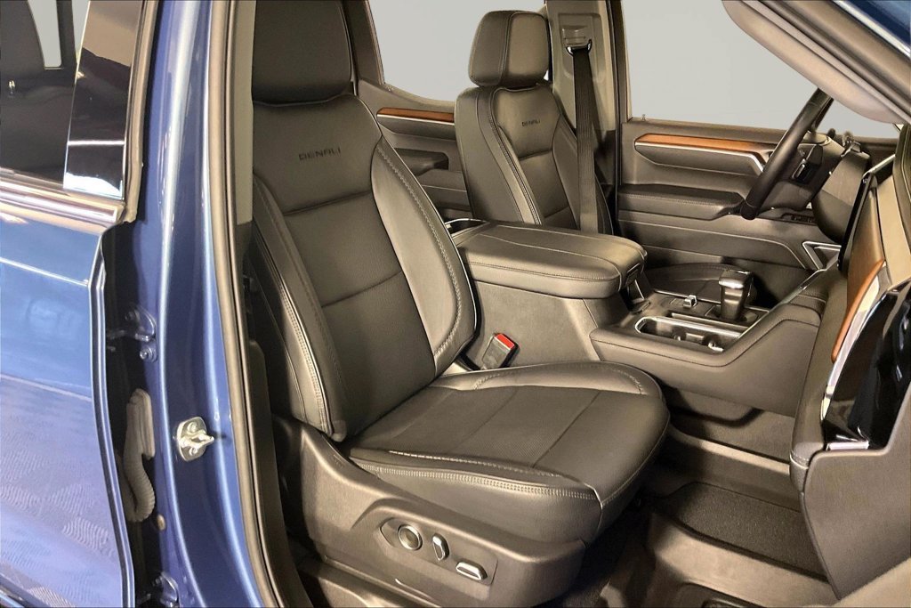 Used 2025 Blue GMC Denali image 27