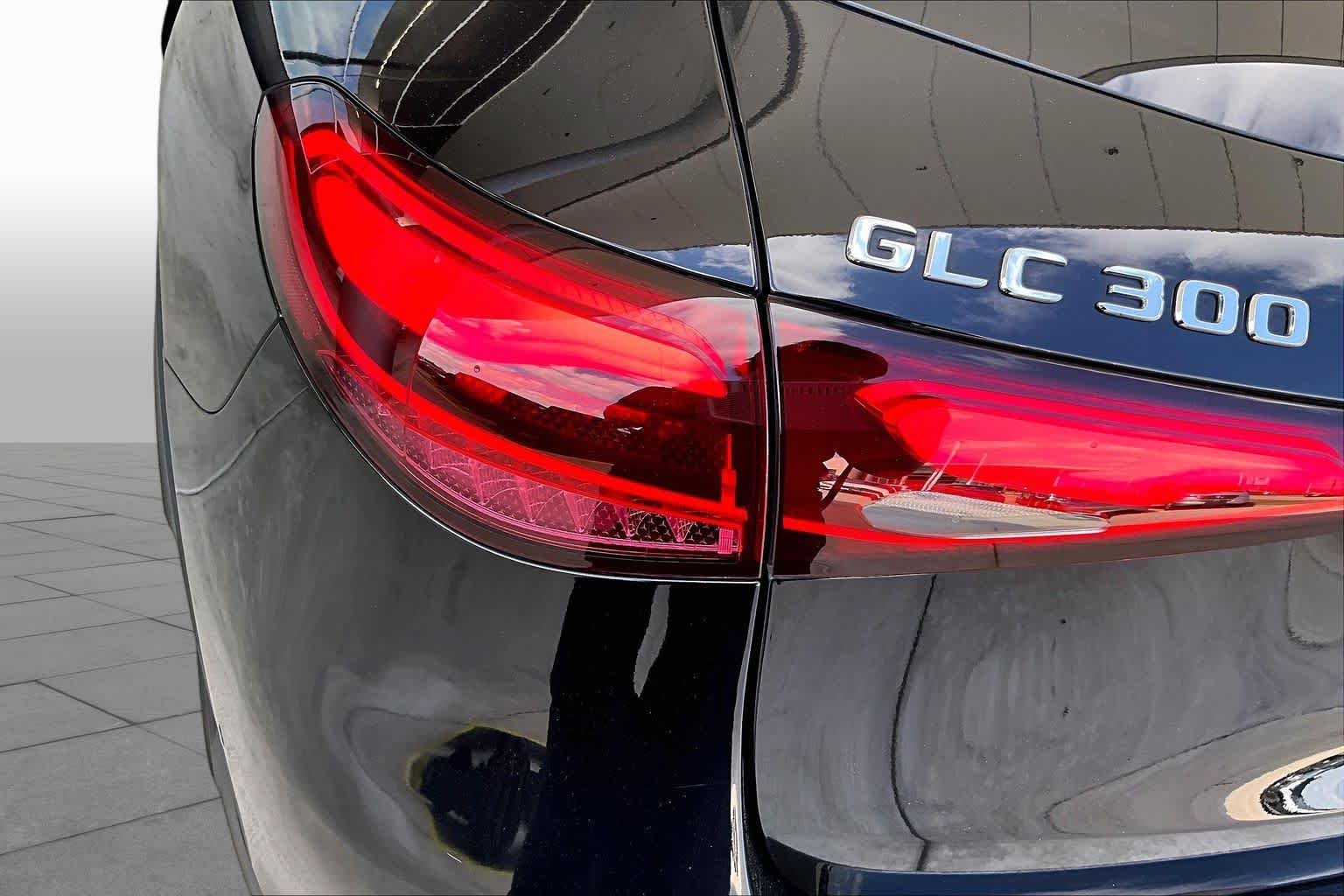 Used 2024 Black Mercedes-Benz GLC 300 image 25