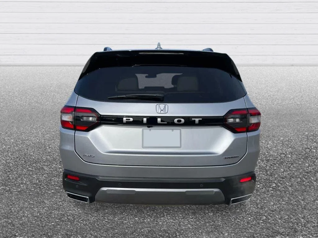 New 2026 Solar Silver Metallic Honda Touring image 4