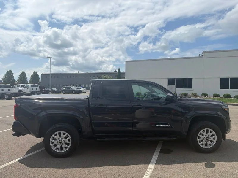 Used 2024  Toyota SR5 image 2