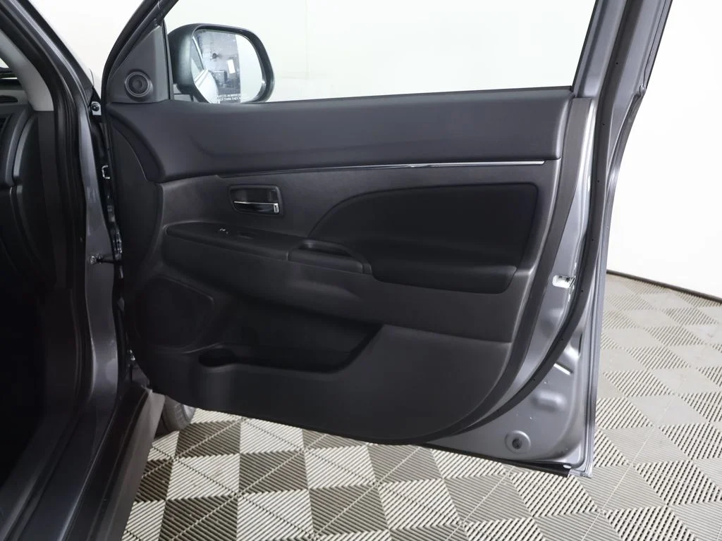 New 2026 Gray Mitsubishi 2.0 ES image 20