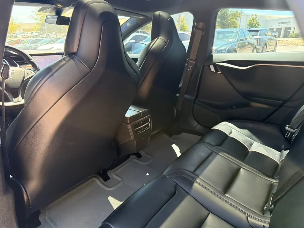 Used 2018  Tesla 75D image 38
